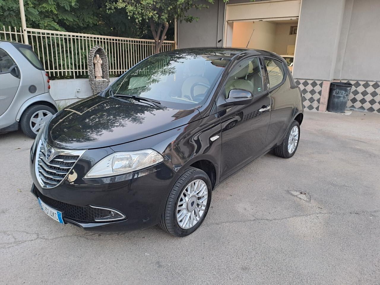Lancia Ypsilon 0.9 TwinAir 85 CV 5 porte Metano Ecochic Gold