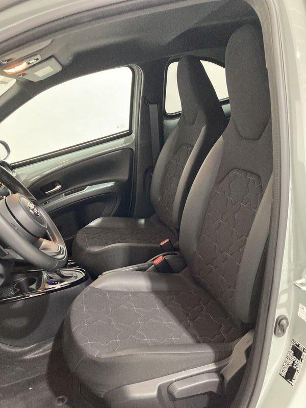 Toyota Aygo X 1.0B (72 CV) Lounge S-CVT