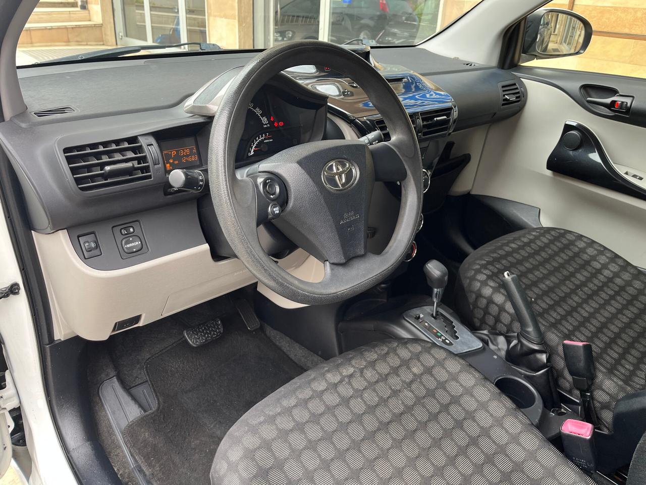 Toyota iQ 1.0 CVT 68cv Automatica