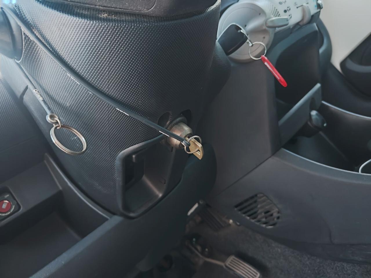 Peugeot 107 1.0 5p. Superga