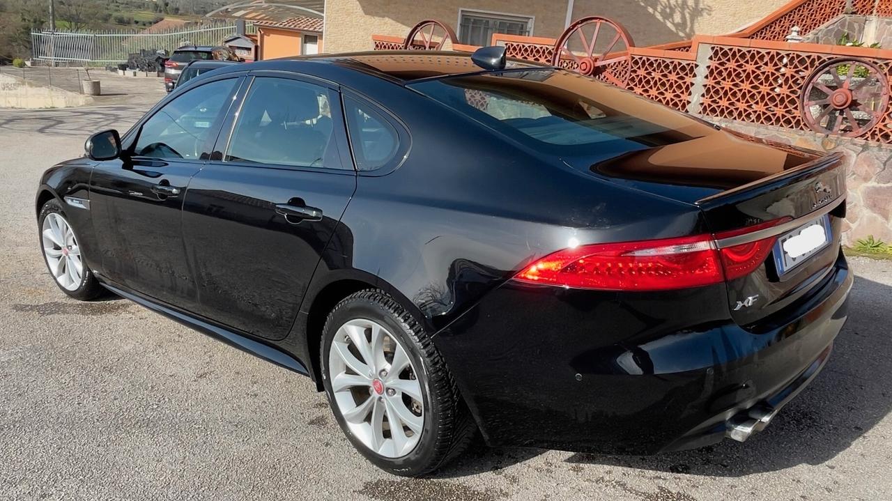 Jaguar XF 2.0 D 180 CV aut. R-Sport /(incidentata)