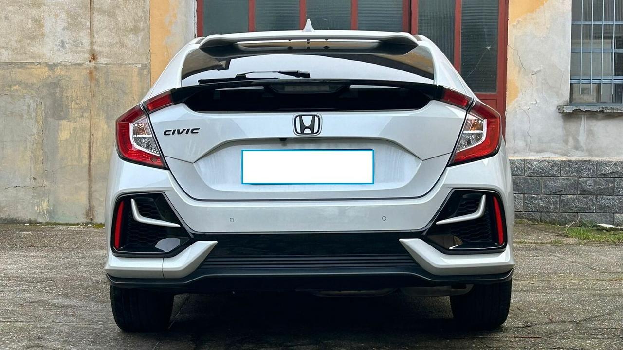 Honda Civic 1.0T 5P Elegance Navi OK NEOPATENTATI