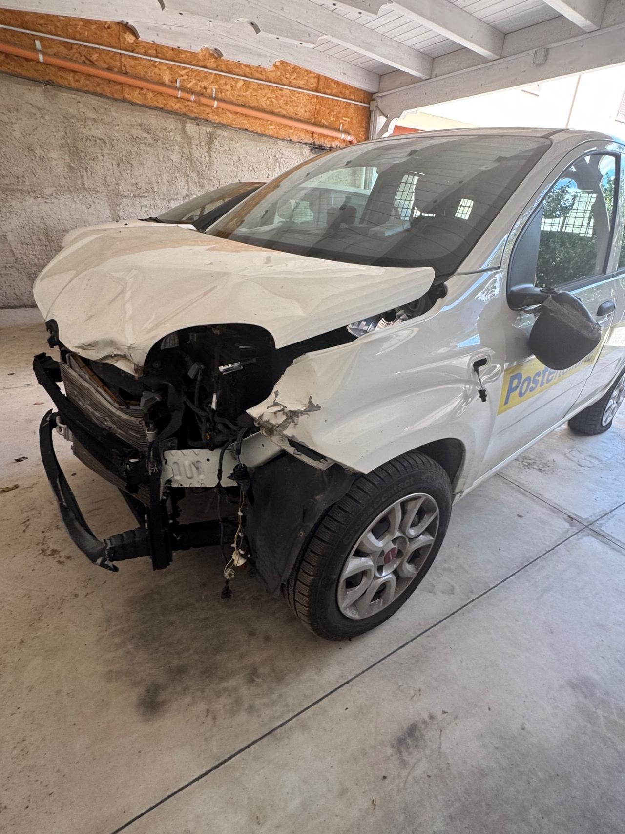 Fiat Panda metano Van 2 posti incidentata