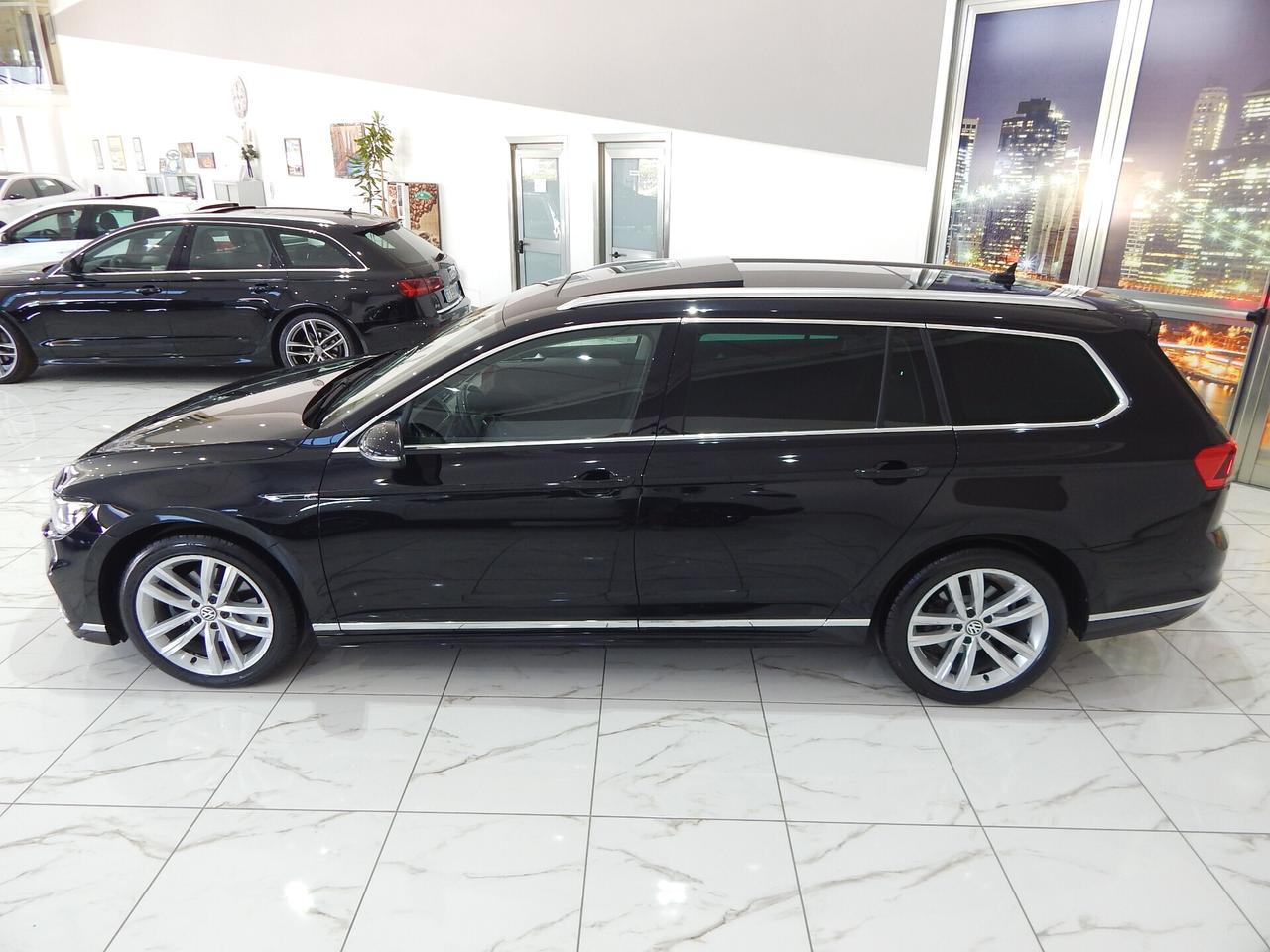 Volkswagen Passat Variant 2.0TDI R-LINE Executive 150cv DSG TETTO-NAVI-PELLE