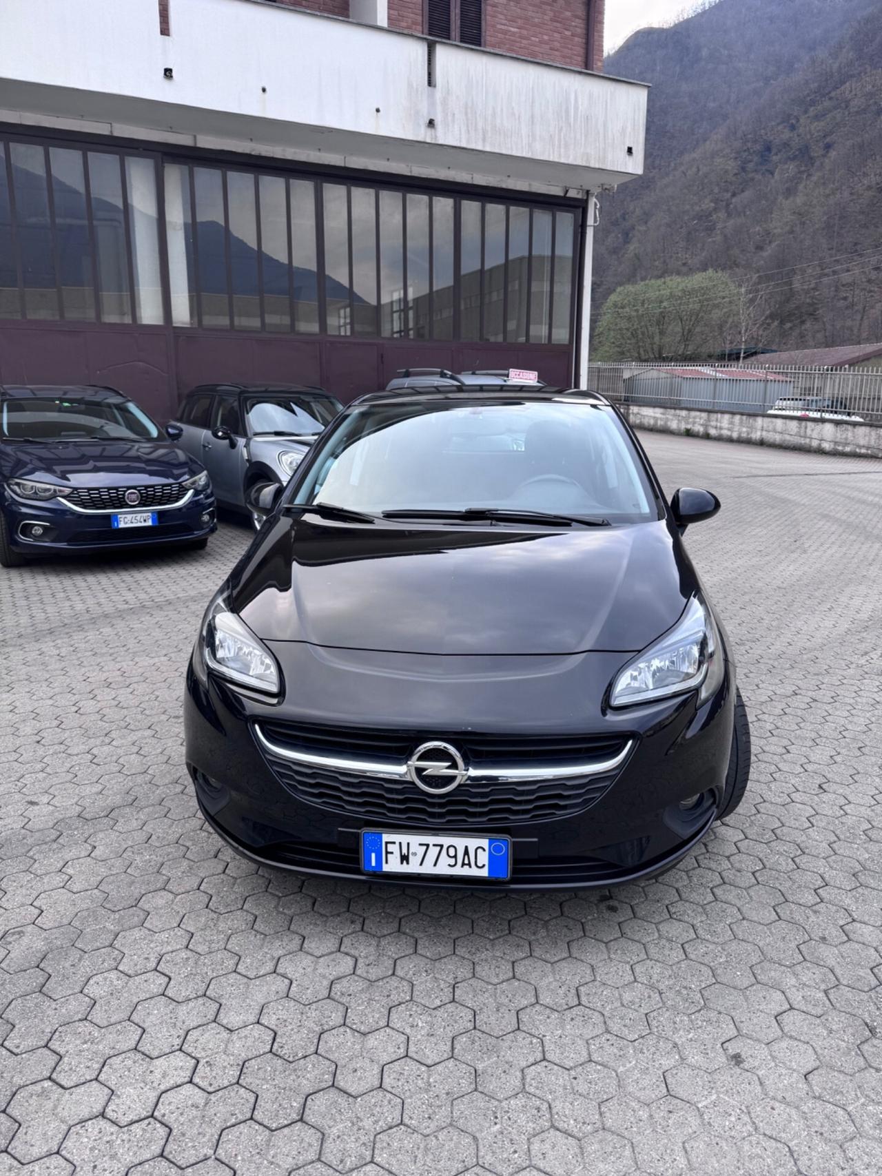 Opel Corsa 1.2 5 porte Black Edition