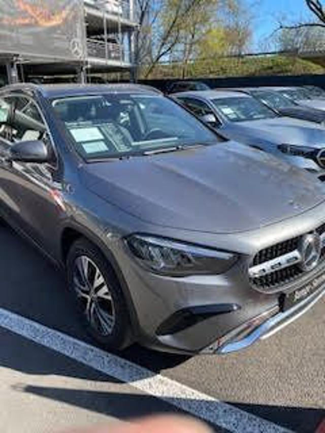 MERCEDES-BENZ GLA 180 d Automatic Progressive Advanced