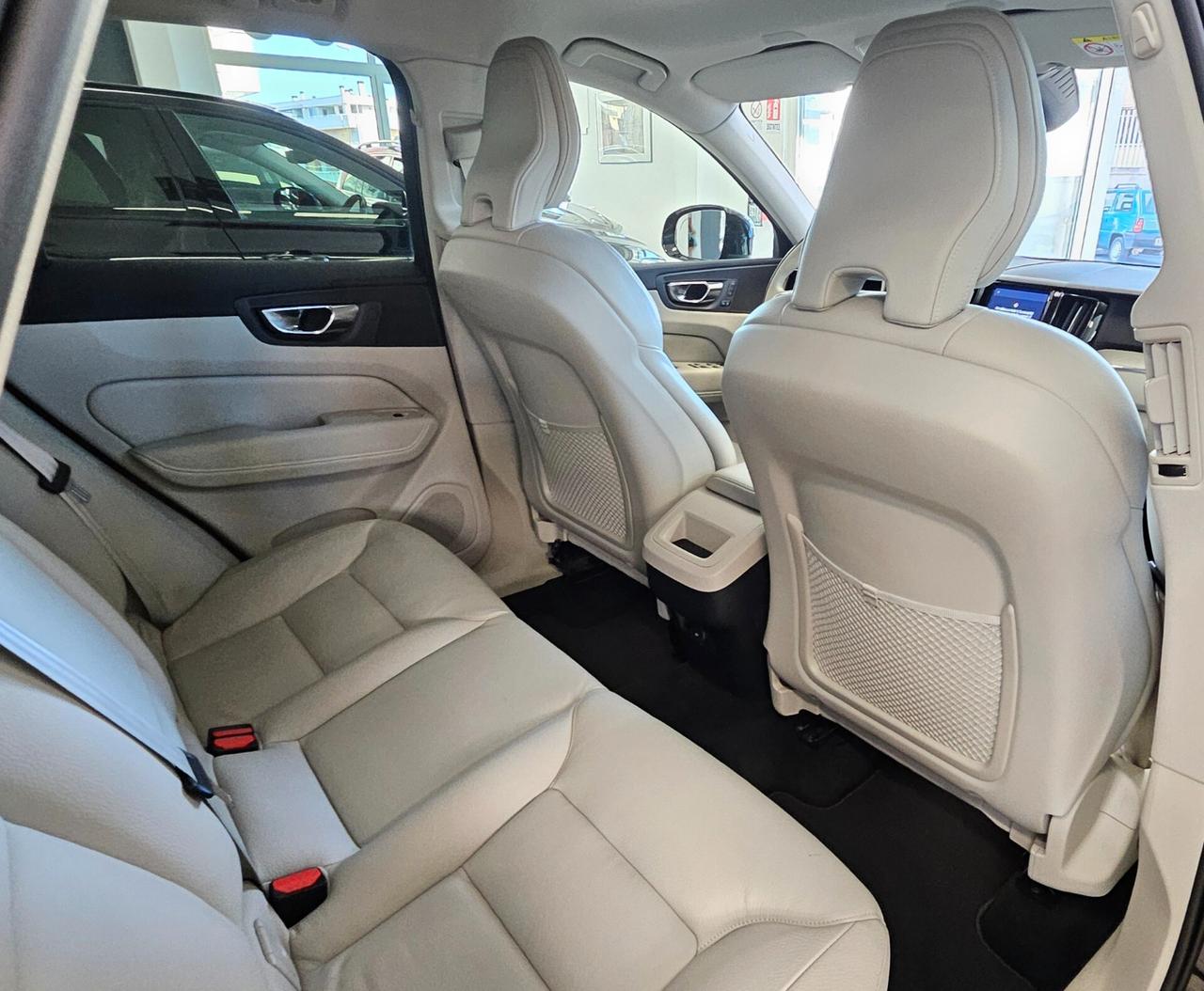Volvo XC 60 XC60 B4 (d) automatico Plus Dark
