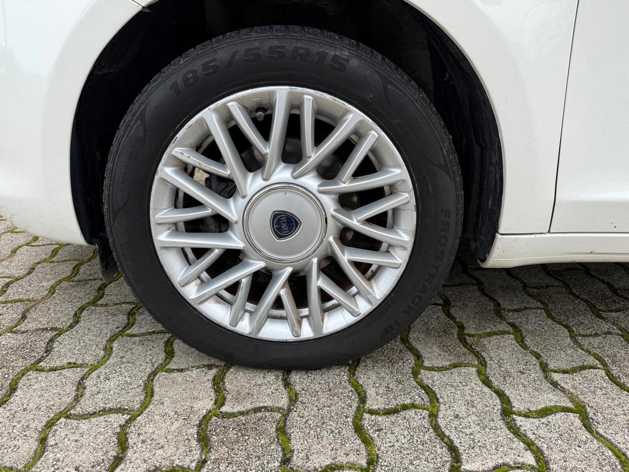 Lancia Ypsilon 1.2 69 CV 5 porte Gold