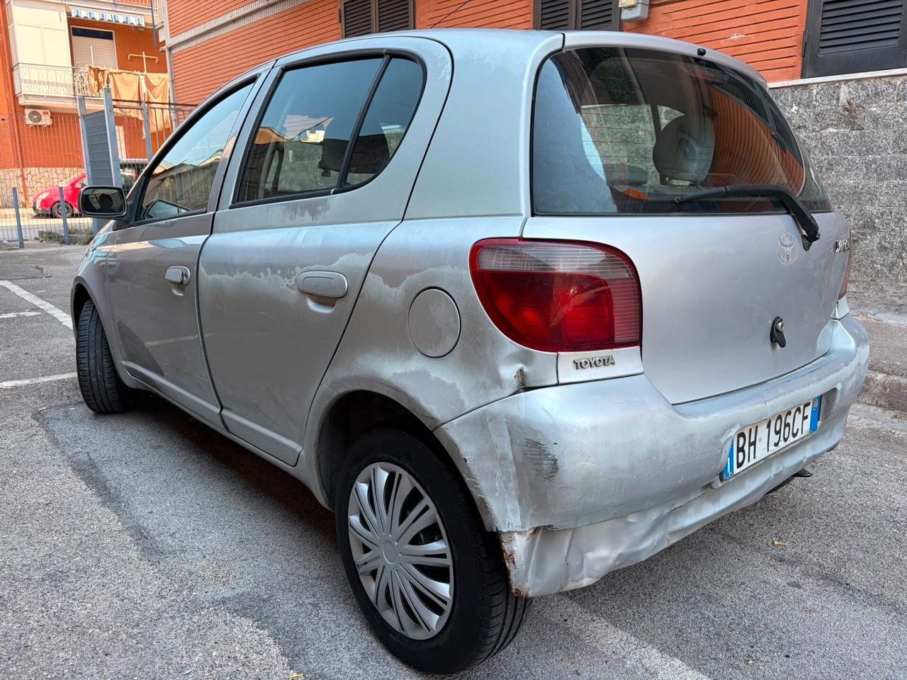 Toyota Yaris 1.0i 16V cat 5 porte Sol