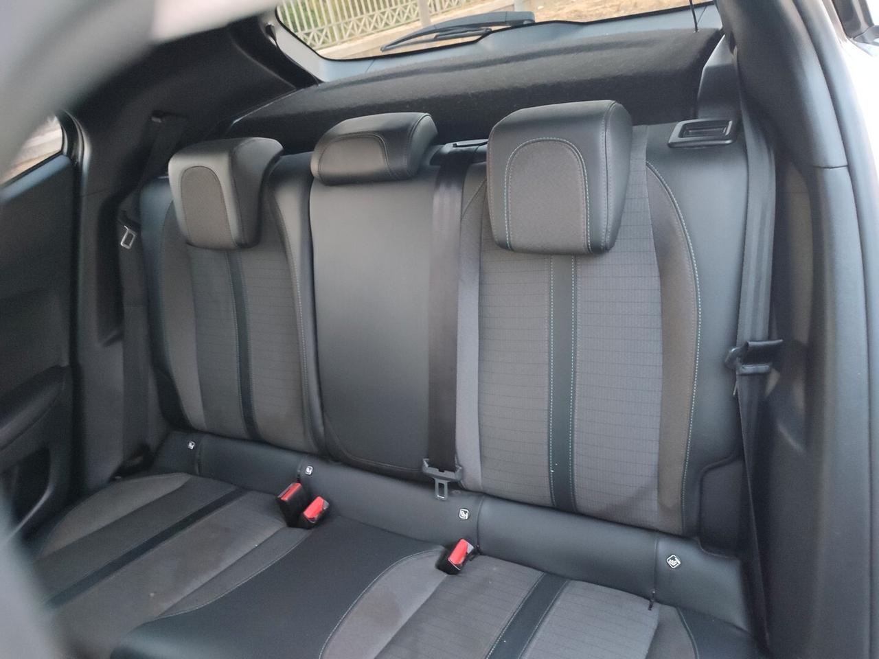 Peugeot 2008 ALLURE 1.2 BENZINA 100CV INTERNI PELLE NAVIGATORE