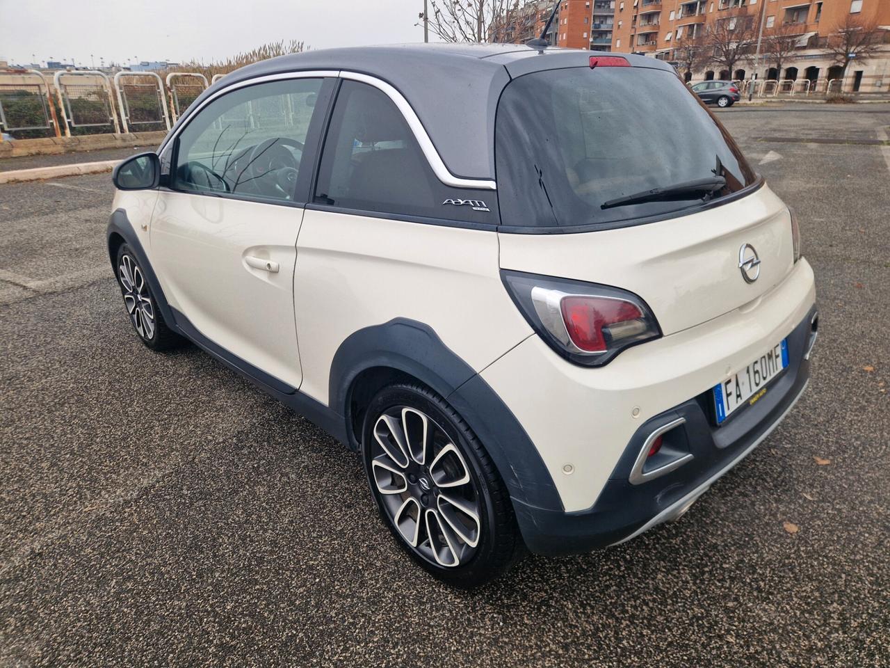 Opel Adam Rocks 1.2 70cv Allestimento particolare