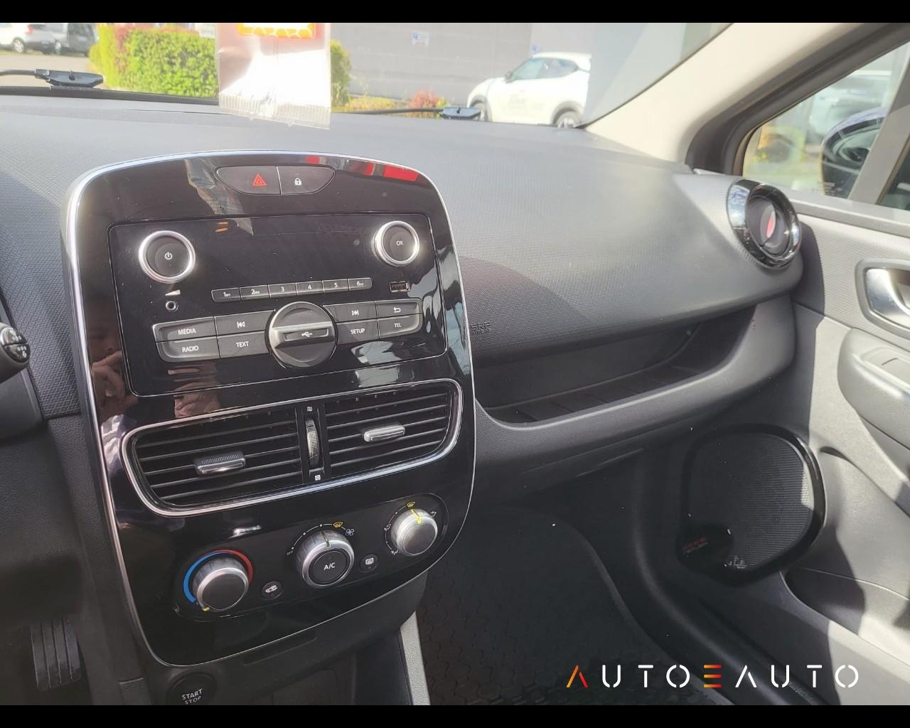 RENAULT Clio IV - Clio 5p 1.2 Zen (live) 75cv E6