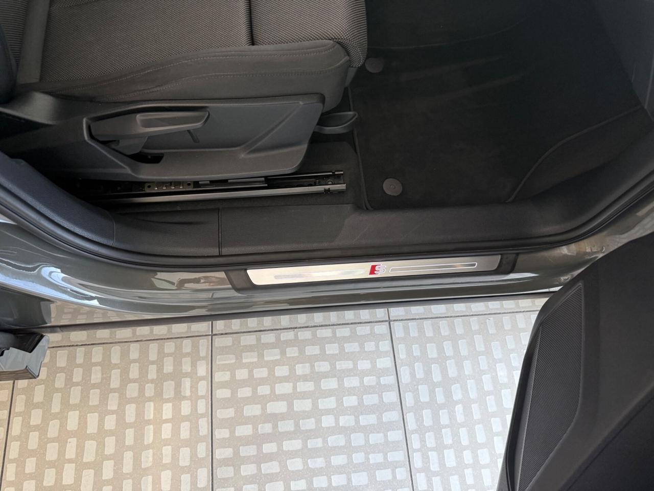 Audi Q3 35 TDI S tronic Identity Black SLine