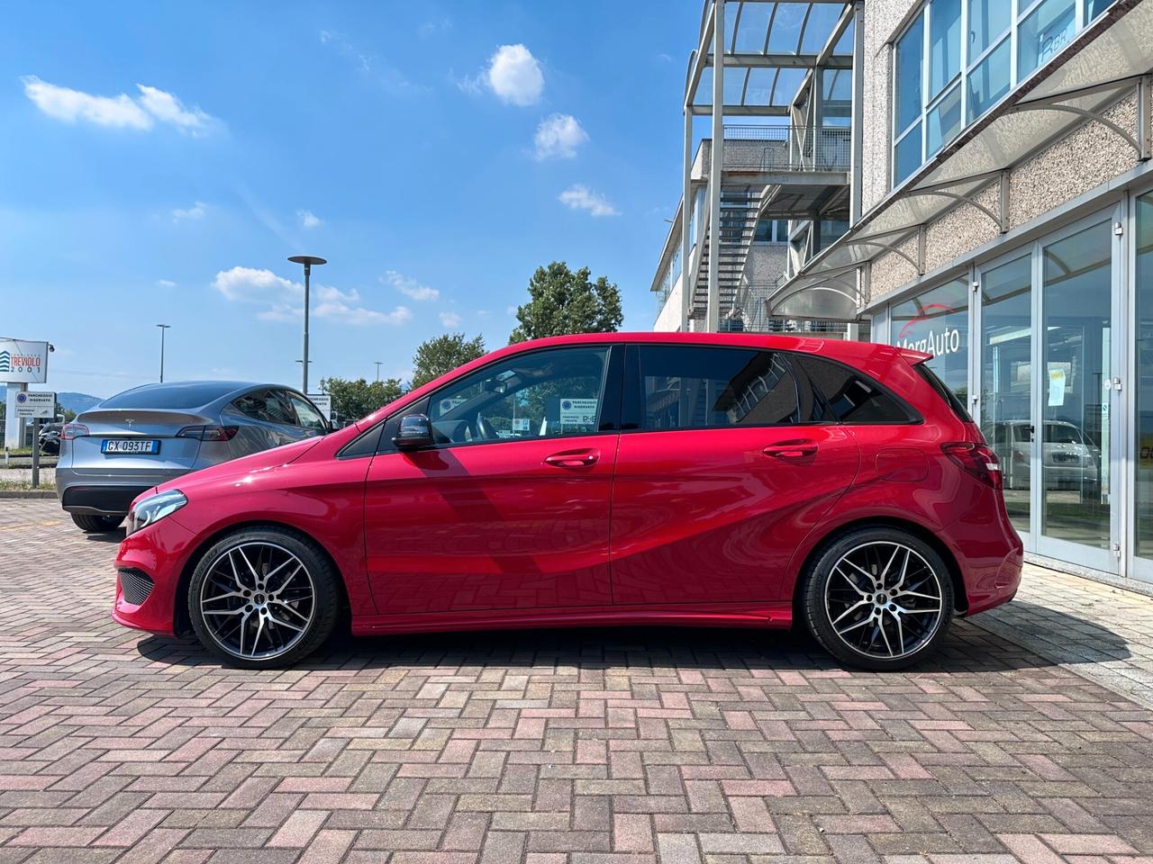 Mercedes B 200d PREMIUM AMG! AUTOMATICA! FARI LED! RETROCAMERA!