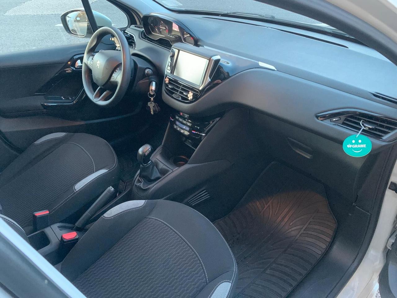 Peugeot 208 5 porte NEOPATENTATI