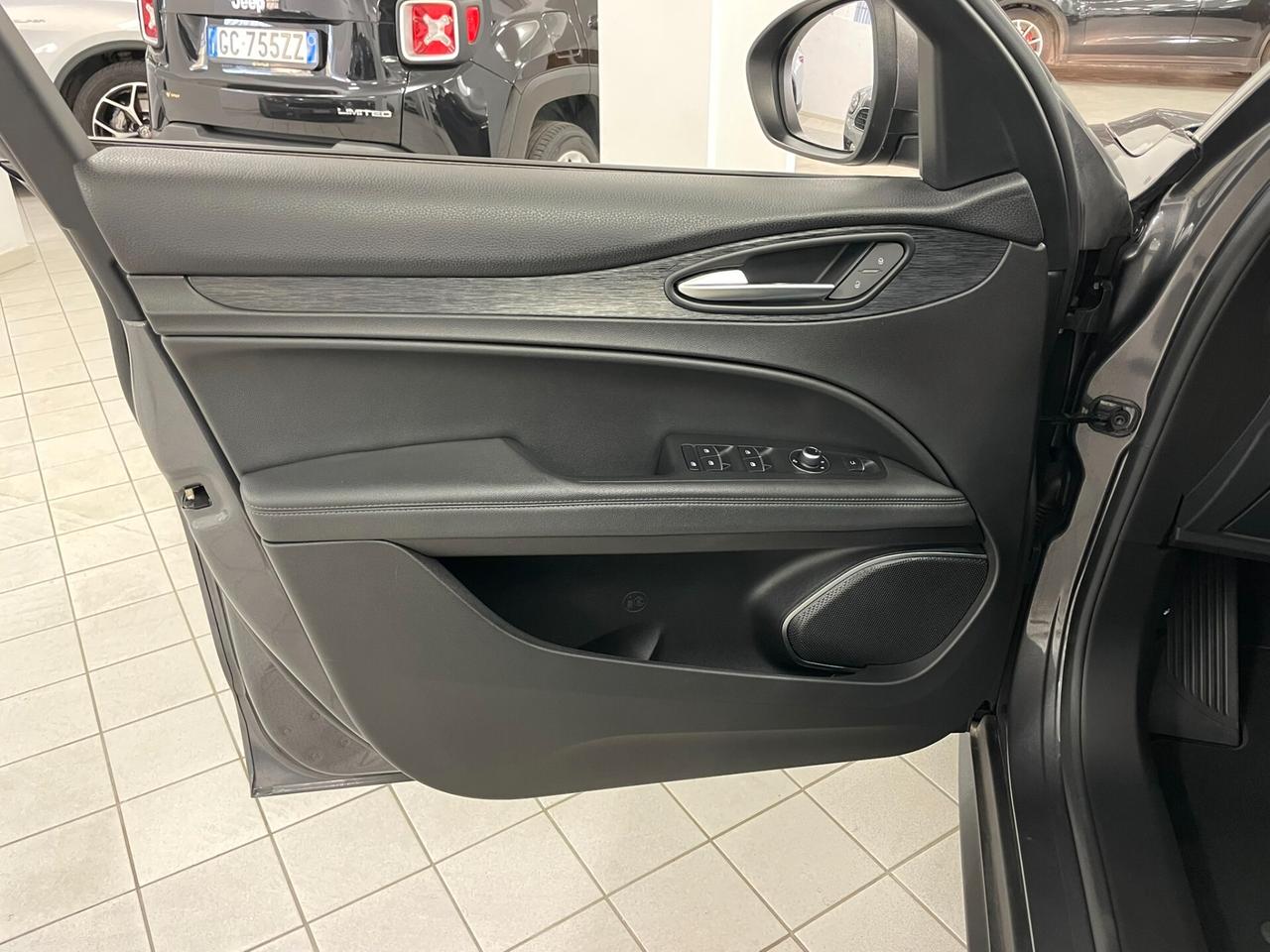 Alfa Romeo Stelvio 2.2 TD 160 CV BUSINESS AT8 NAVI 18" VETRI SCURI RETROCAMERA