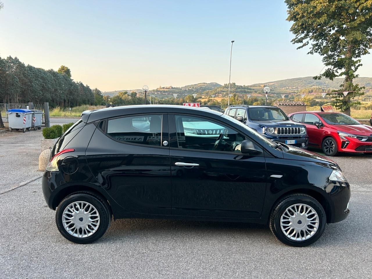 " UNA CHICCA " Lancia Ypsilon 85 CV Metano Ecochic Platinum