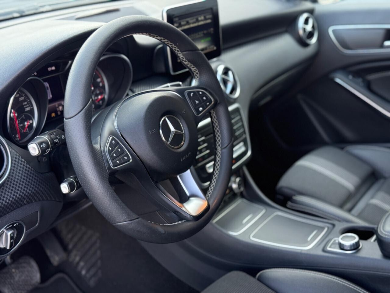 Mercedes-benz A 180 AMG Line - Premium Next auto