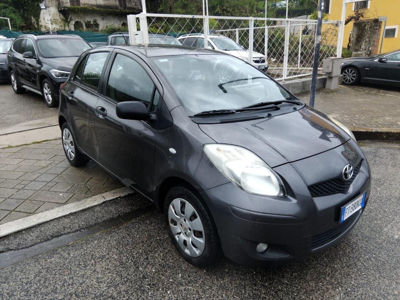 Toyota Yaris 1.0 5 porte Luxury pack