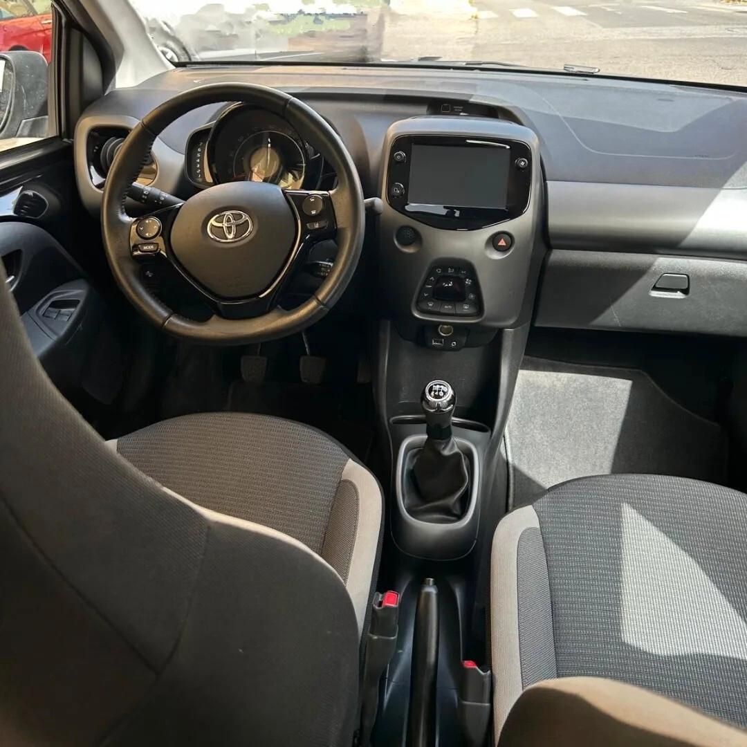 Toyota Aygo Connect 1.0 VVT-i 72 CV 5 porte x-clusiv