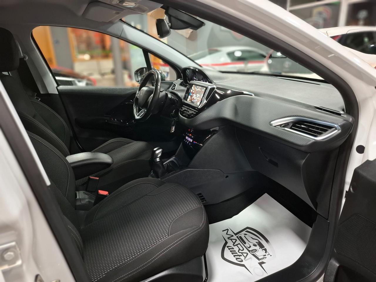 Peugeot 208 1.2 benzina Neopatentati