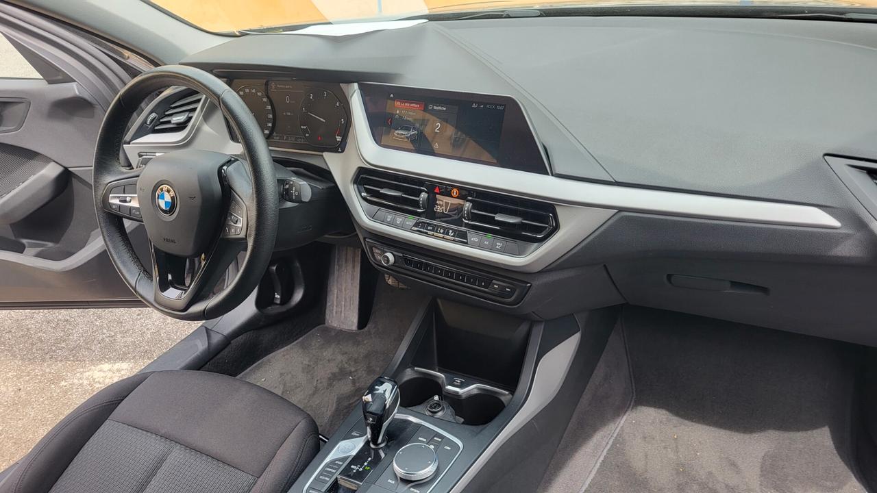 Bmw 116 116d 5p. Business Advantage
