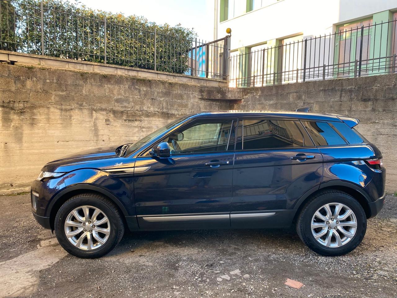 Land Rover Range Evoque 2.0 TD4 150 CV 5p. SE DynamicAUTOCARRO CON GANCIO TRAINO