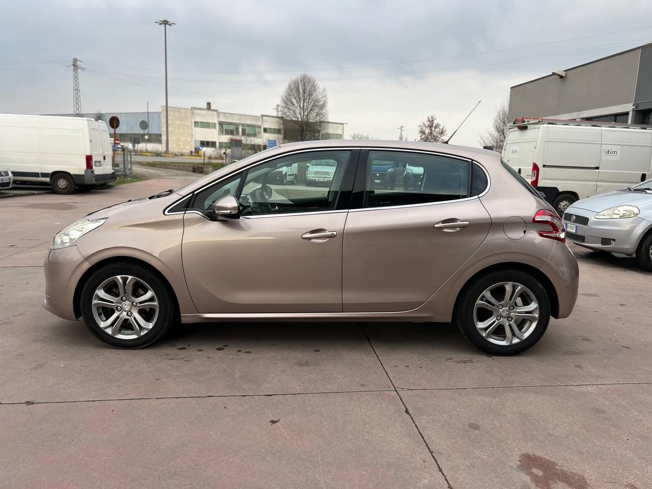 Peugeot 208 1.4 HDi 68 CV 5 porte Active
