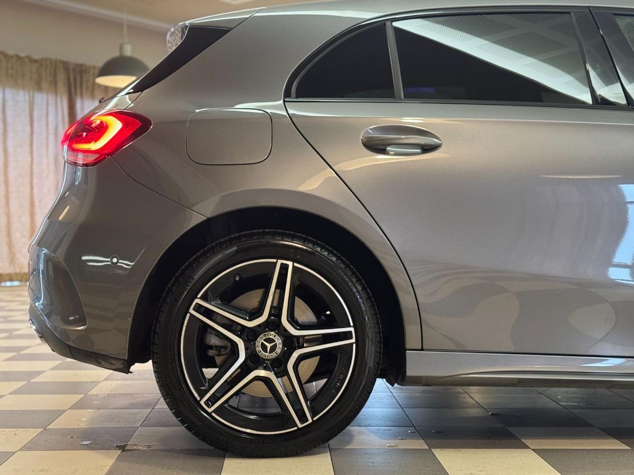 MERCEDES-BENZ A 250 Automatic Premium UniPro Mbux Ambient Light