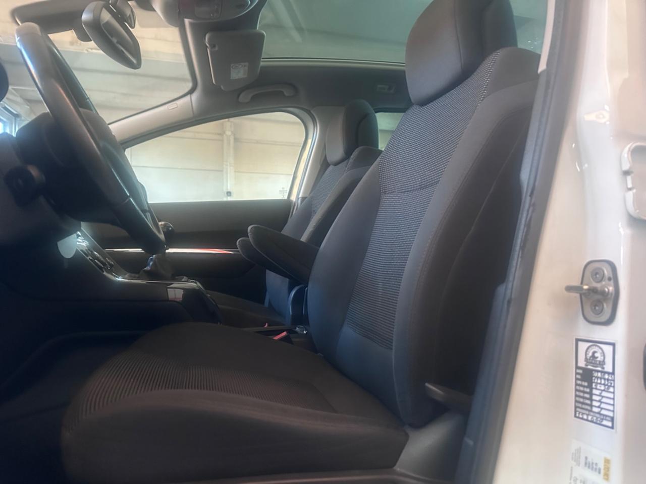 Peugeot 5008 1.6 HDi 115CV Active