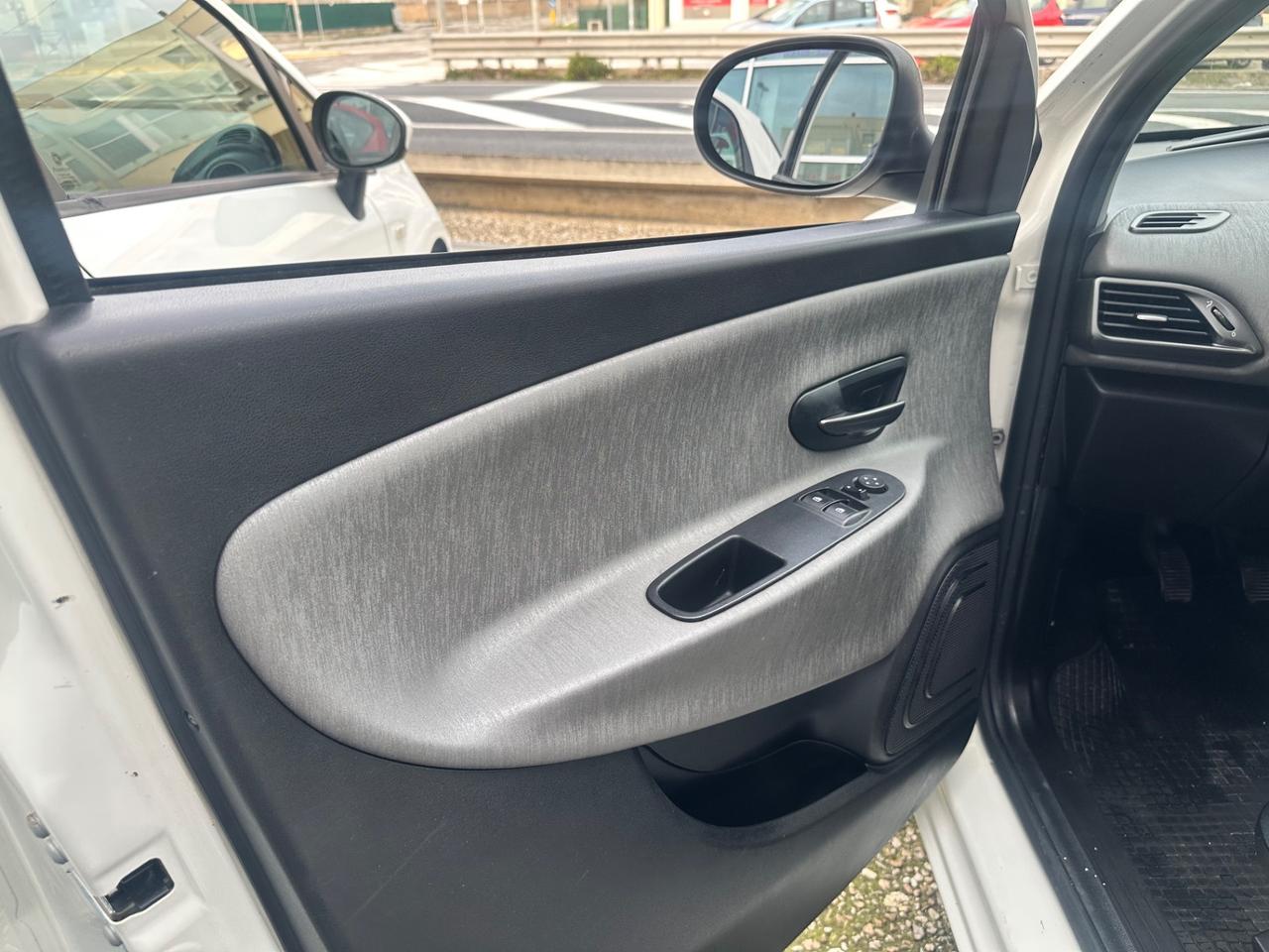 Lancia Ypsilon 0.9 TwinAir 85 CV 5 porte Metano Ecochic Gold