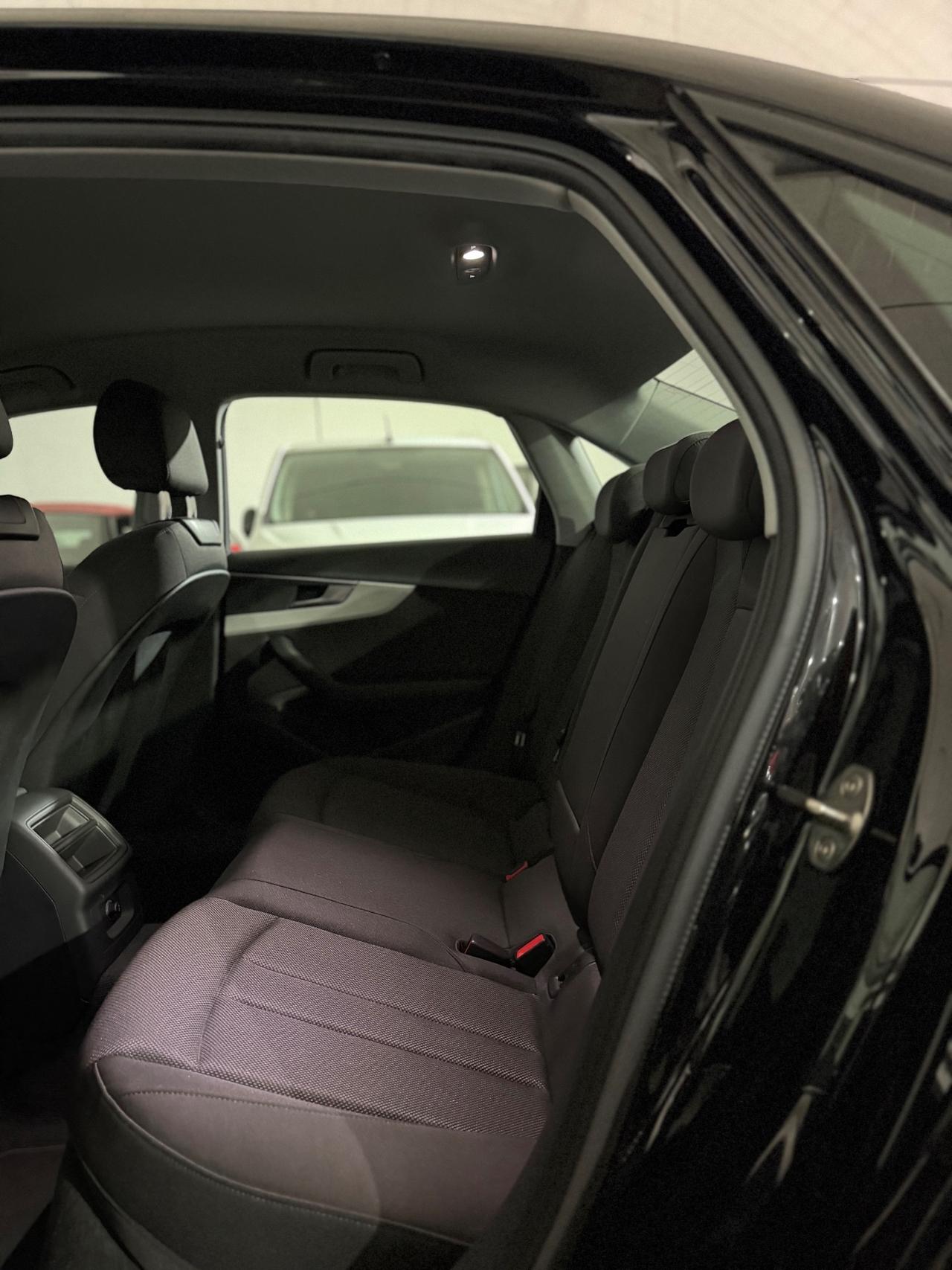 Audi A4 30 TDI/136 CV S tronic line edition