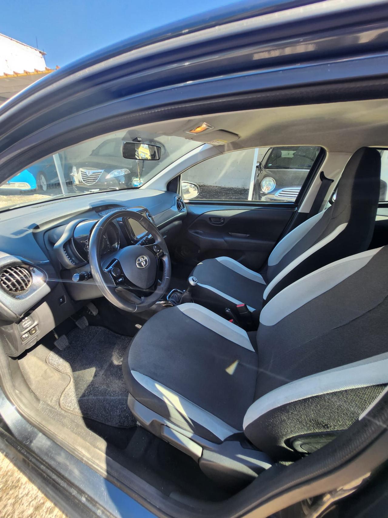 Toyota Aygo 1.0 VVT-i 69 CV 5 porte x-wave
