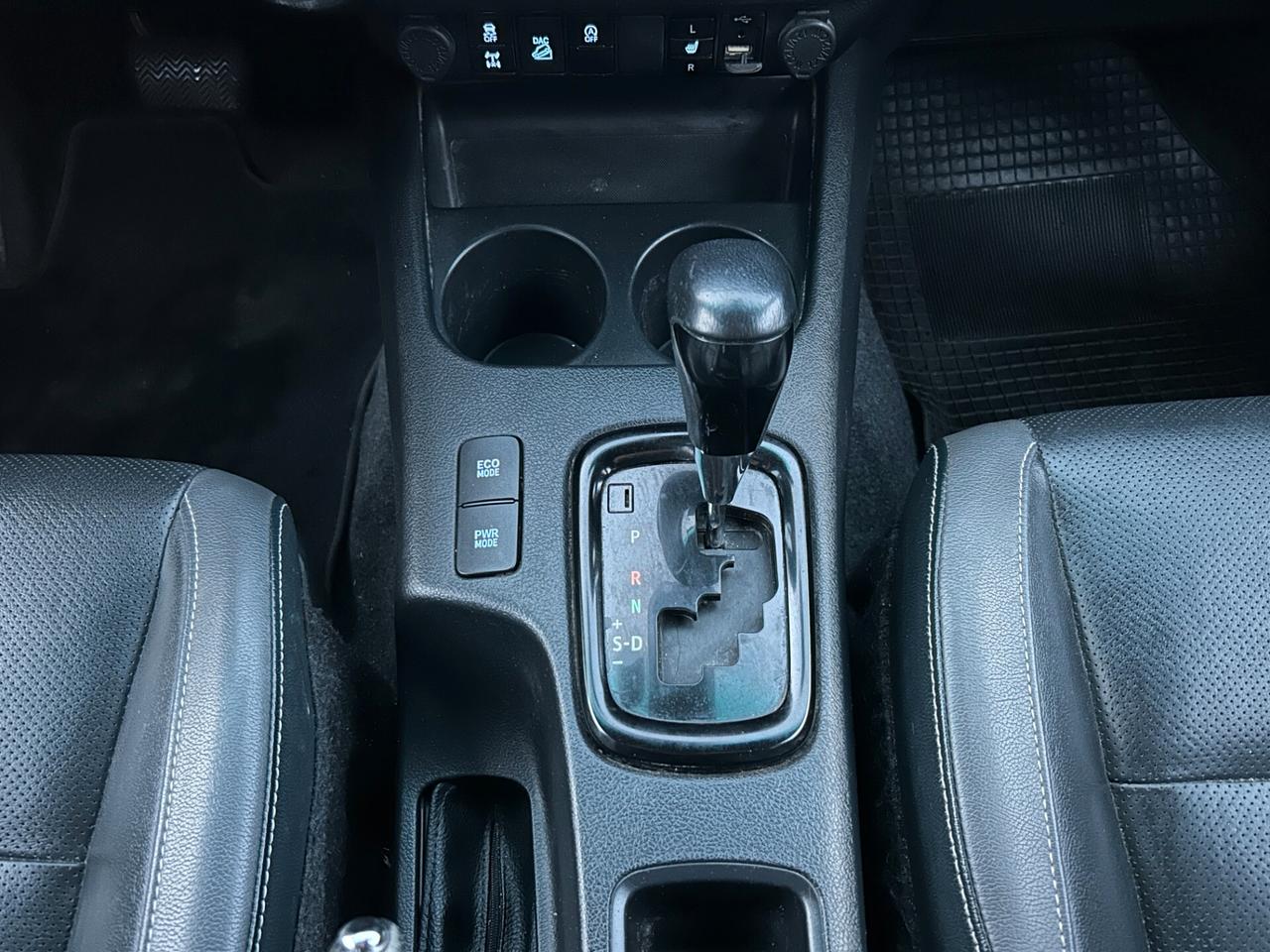 Toyota Hilux 2.8 d double cab Invincible 4wd auto