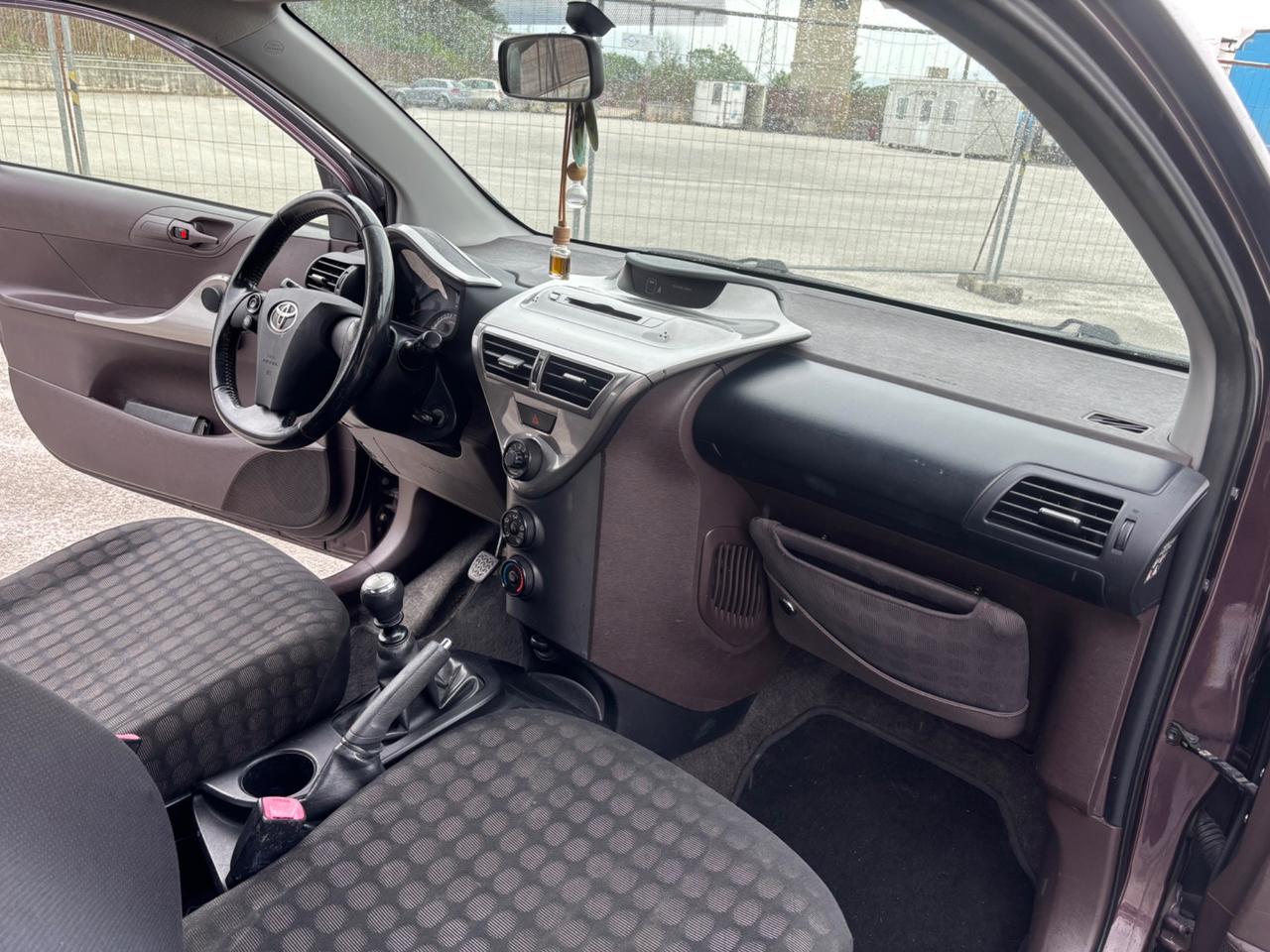 Toyota iQ 1.0