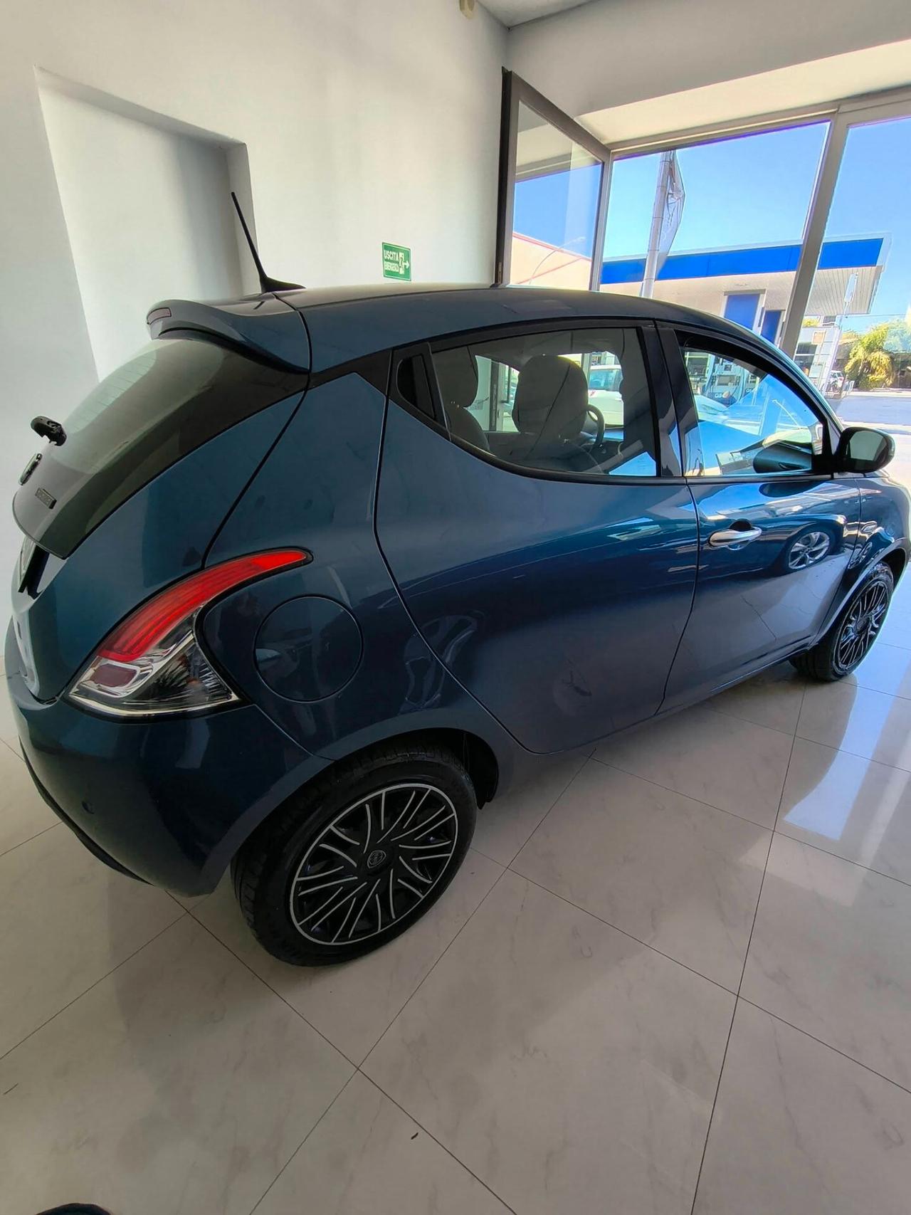Lancia Ypsilon 1.0 FireFly 5 porte S&S Hybrid Gold