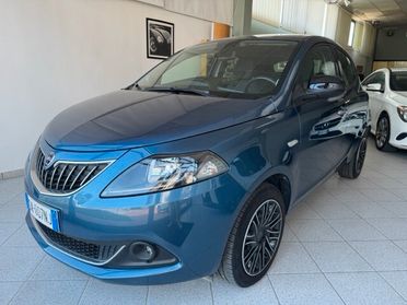 Lancia Ypsilon Hybrid by Alberta Ferretti soli 35000 km. telecamera post.