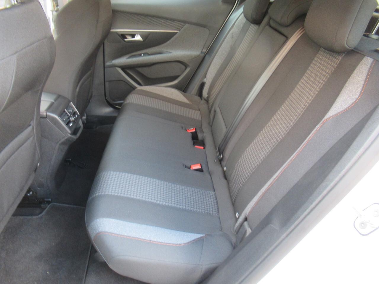 Peugeot 3008 BlueHDi 130 S&S Business