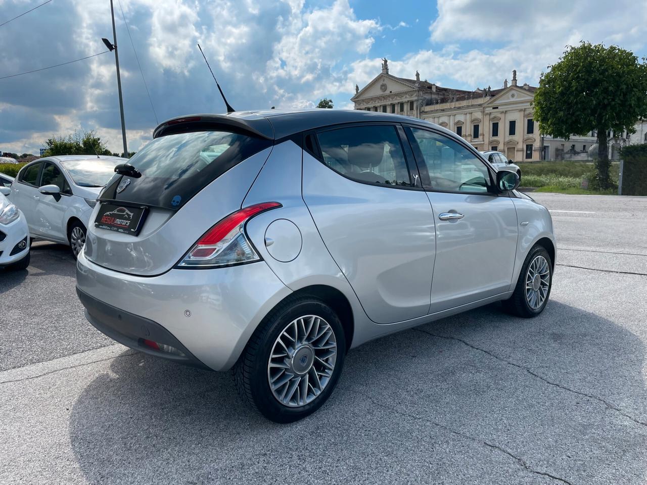 Lancia Ypsilon 1.2 69 CV 5 porte Platinum