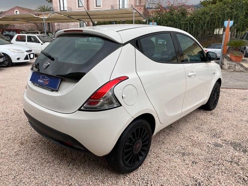 Lancia Ypsilon 1.2 69 CV 5 porte Elefantino