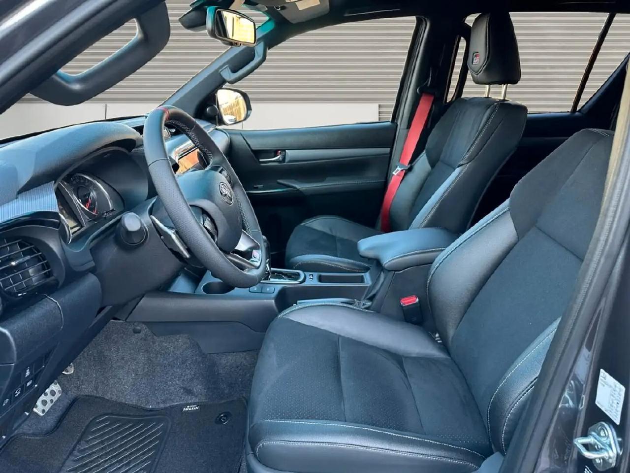 TOYOTA HILUX GR - KM ZERO