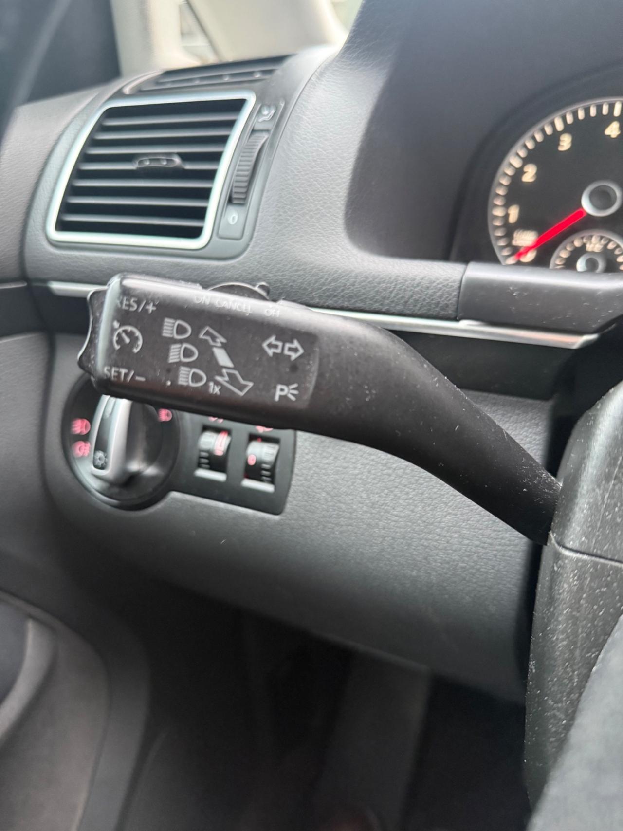 Volkswagen Touran 1.4 Metano tetto panoramico 2012