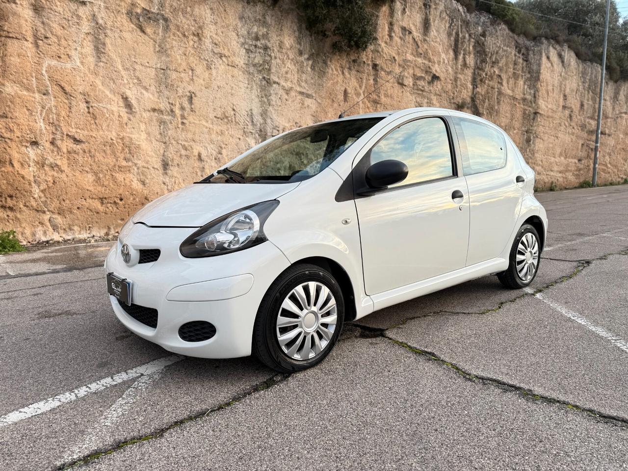 Toyota Aygo /1.0 68CV/NEOPATENTATI/5 POSTI/NAVI