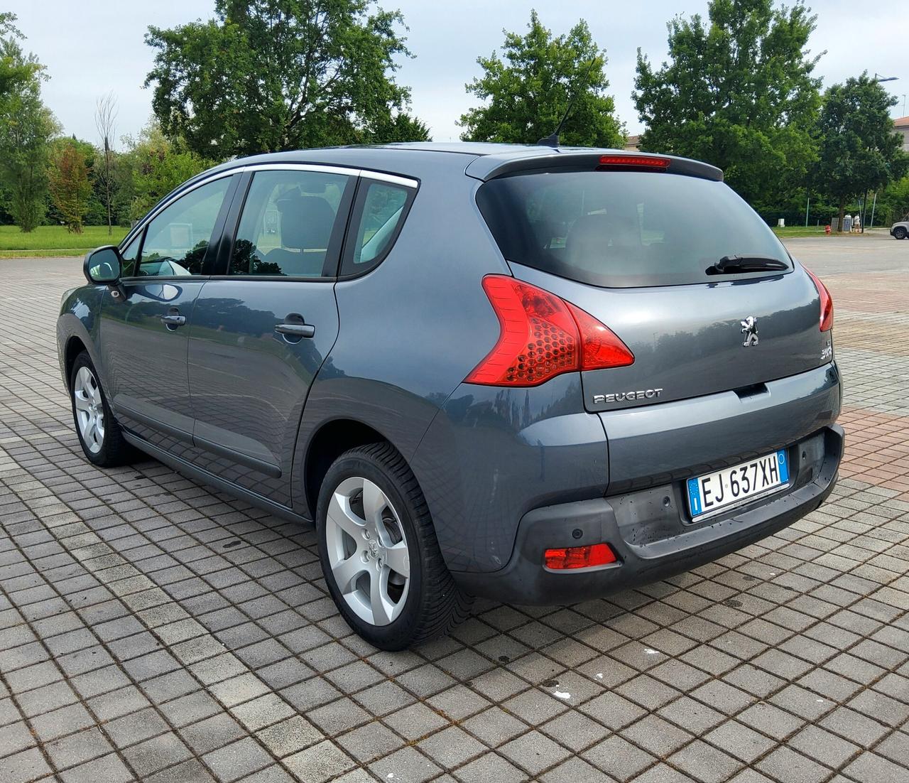 Peugeot 3008 1.6 e-HDi 112CV cambio robotizzato S.&S. Business