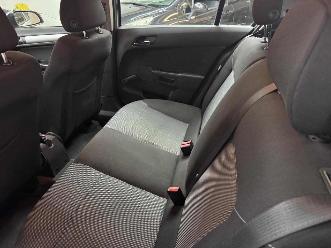 Opel Astra 1.6 16V GPL-TECH - 2010