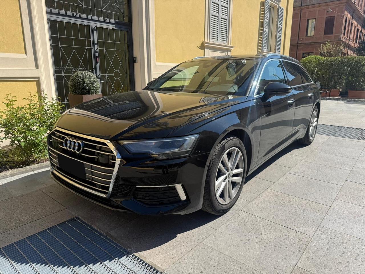 Audi A6 Avant 40 2.0 TDI S tronic Business Design Tetto Panoramico Pelle Totale