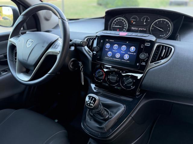LANCIA Ypsilon HYBRID GOLD+NAVI+SENSORI+5POSTI+LED