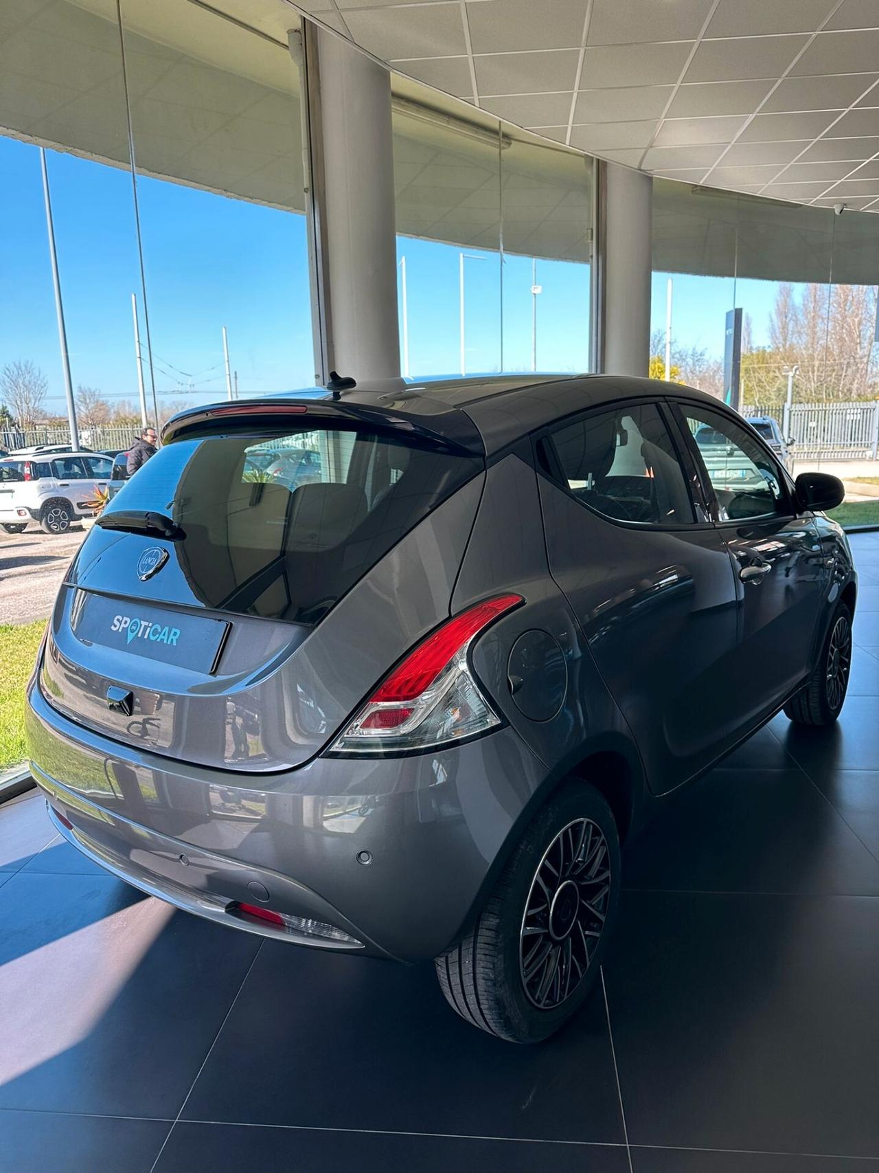 Lancia Ypsilon 1.0 FireFly 5 porte S&S Hybrid Platino