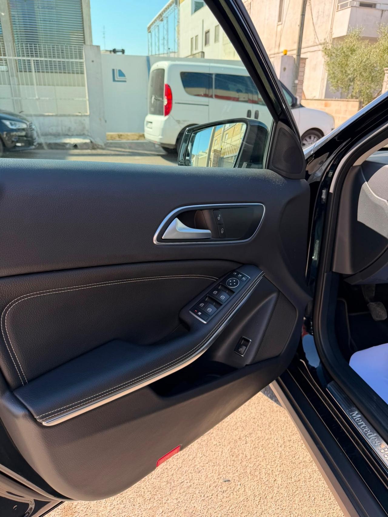 Mercedes-benz GLA 180D URBAN-2018 LEF/CARPLAY