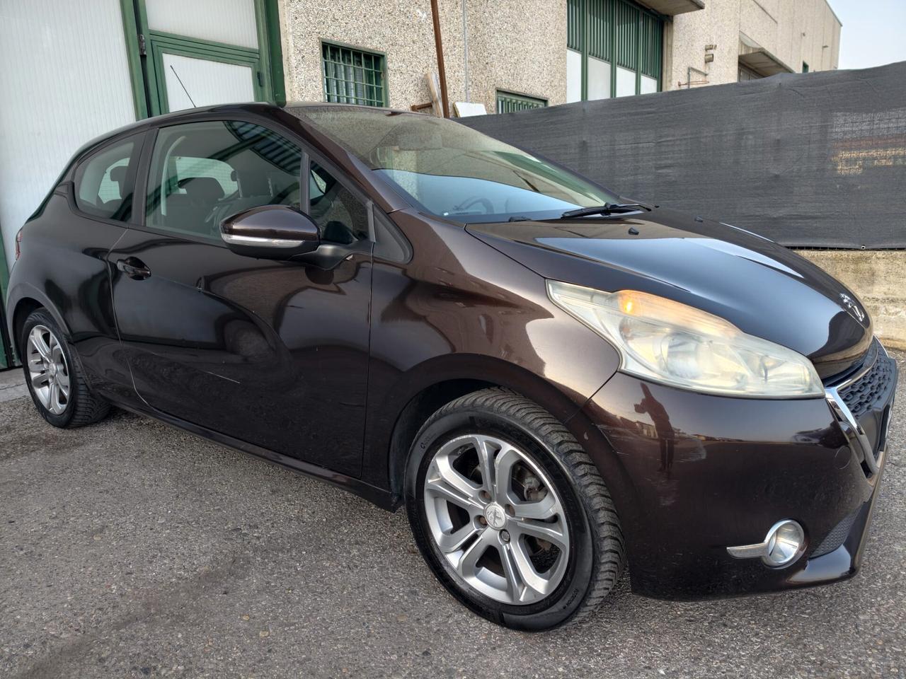 Peugeot 208 1.2 BENZINA NEOPATENTATI 3 PORTE 2012